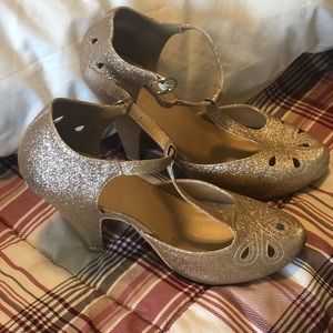 Gold sparkle heels!